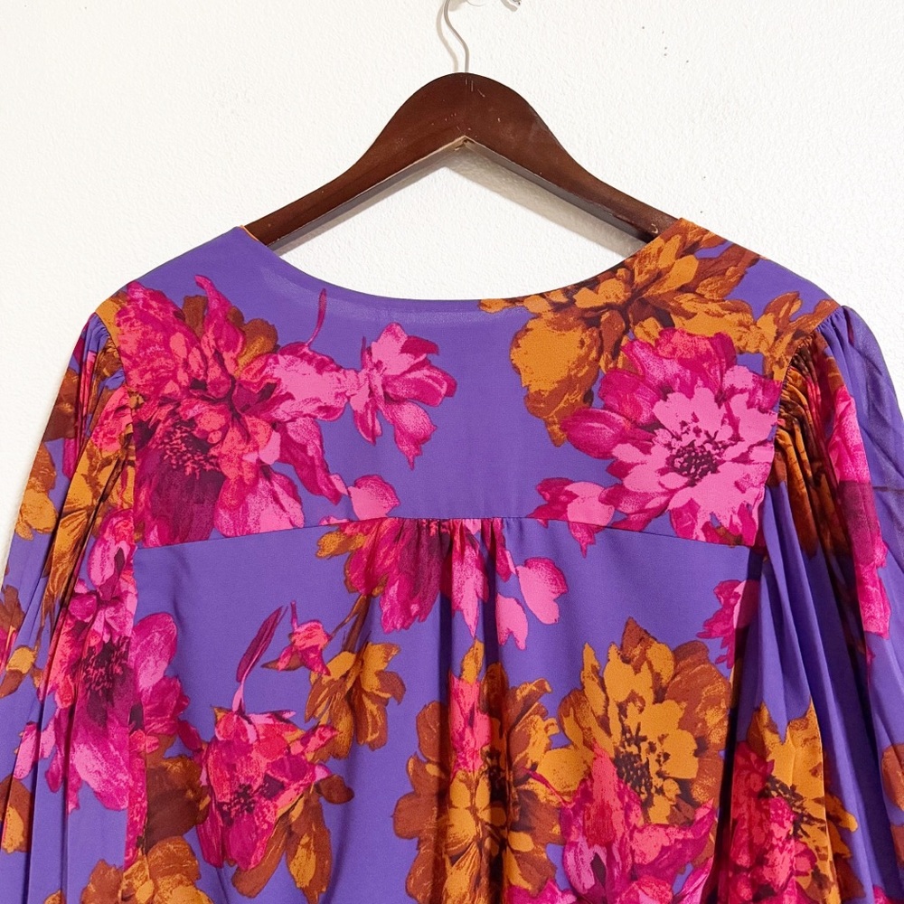 Sofia Vergara Floral Pleated Flutter Sleeve V Neck Blouse - Picture 6 of 12